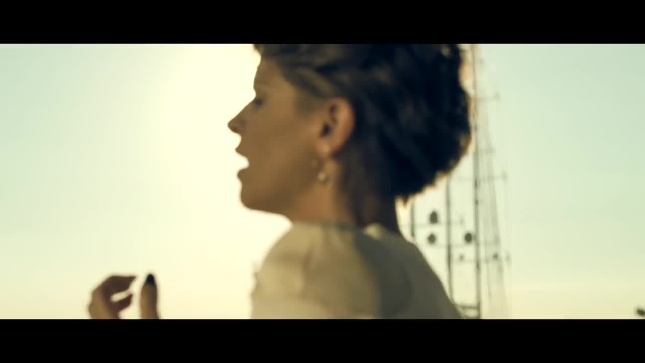 Alessandra Amoroso - Sul ciglio senza far rumore