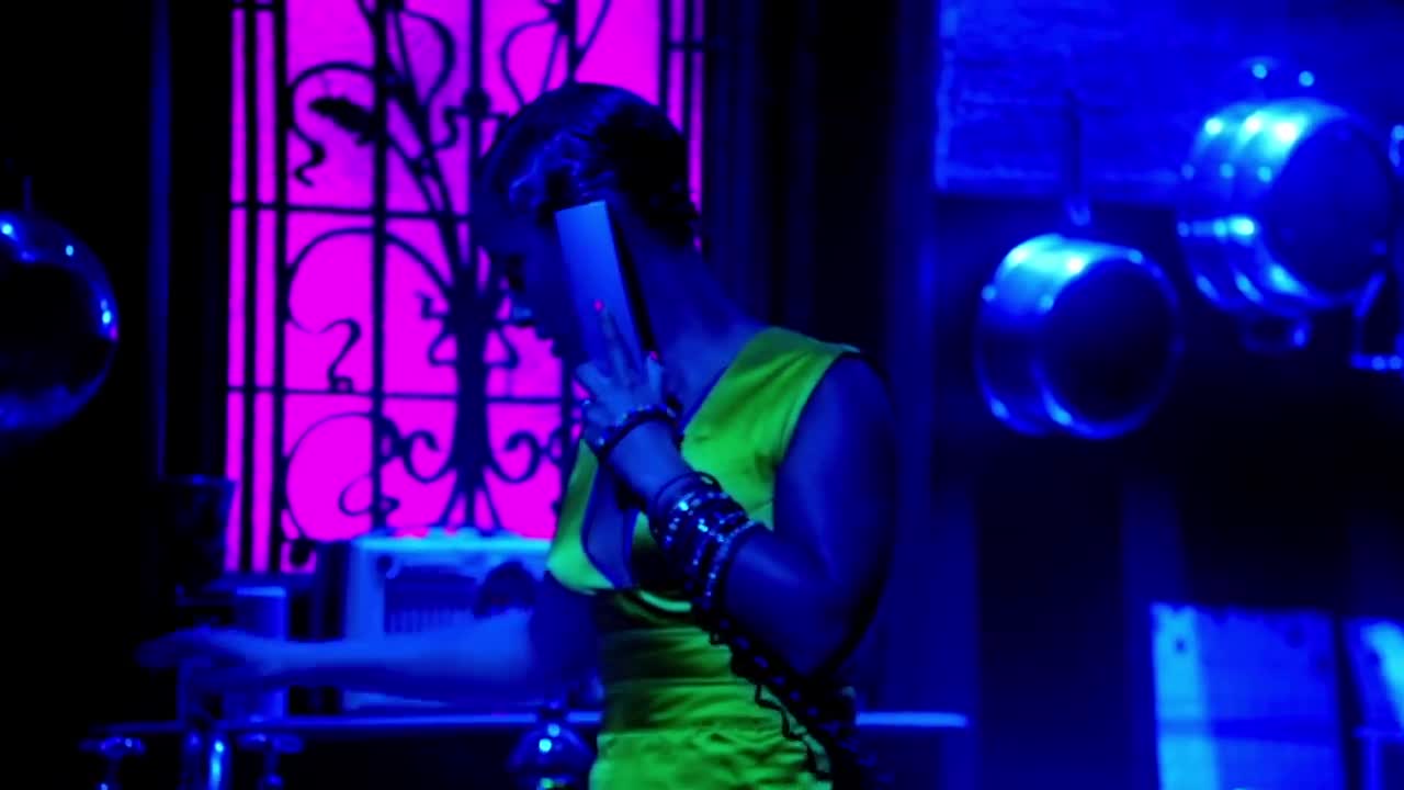 Alicia Keys - Girl On Fire