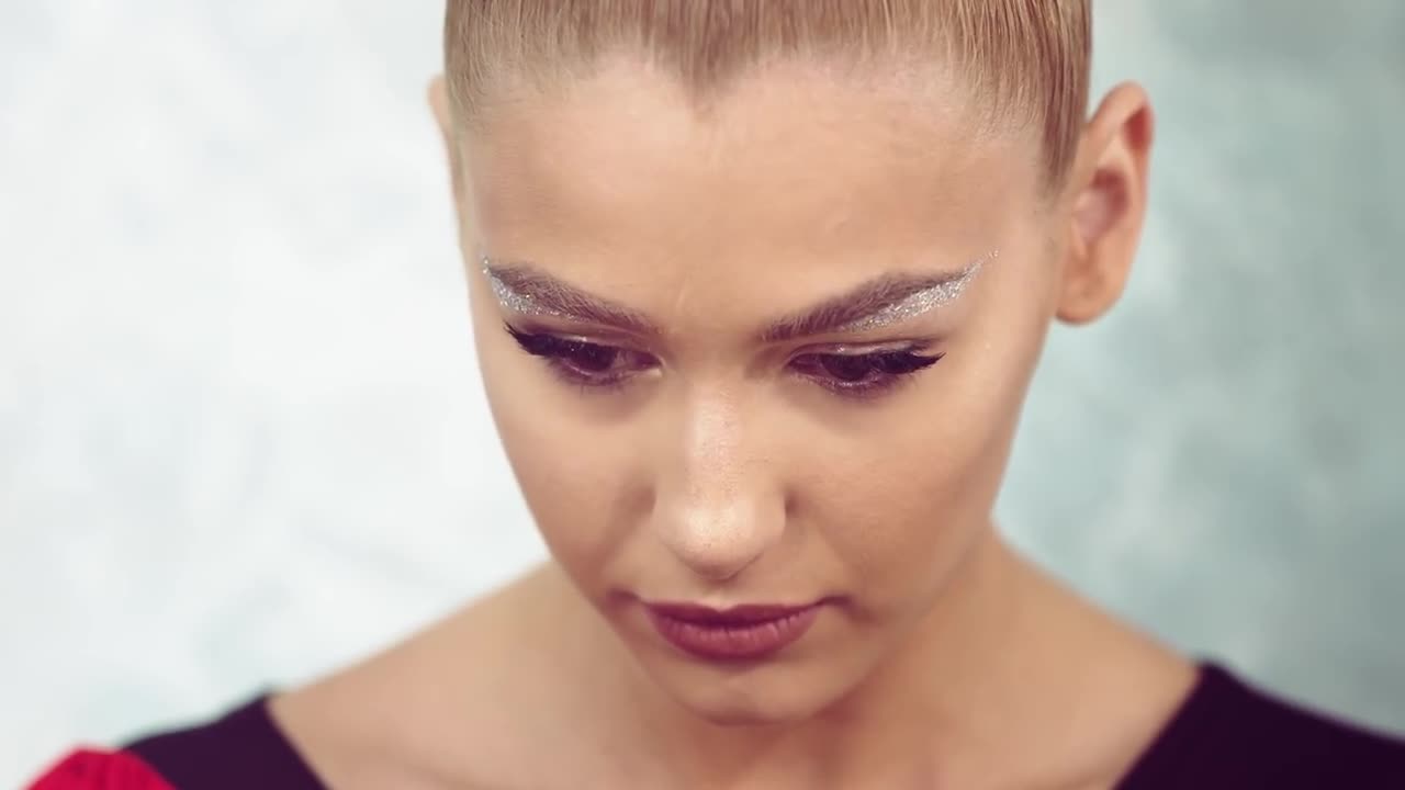 Alina Eremia - De ce ne îndrăgostim