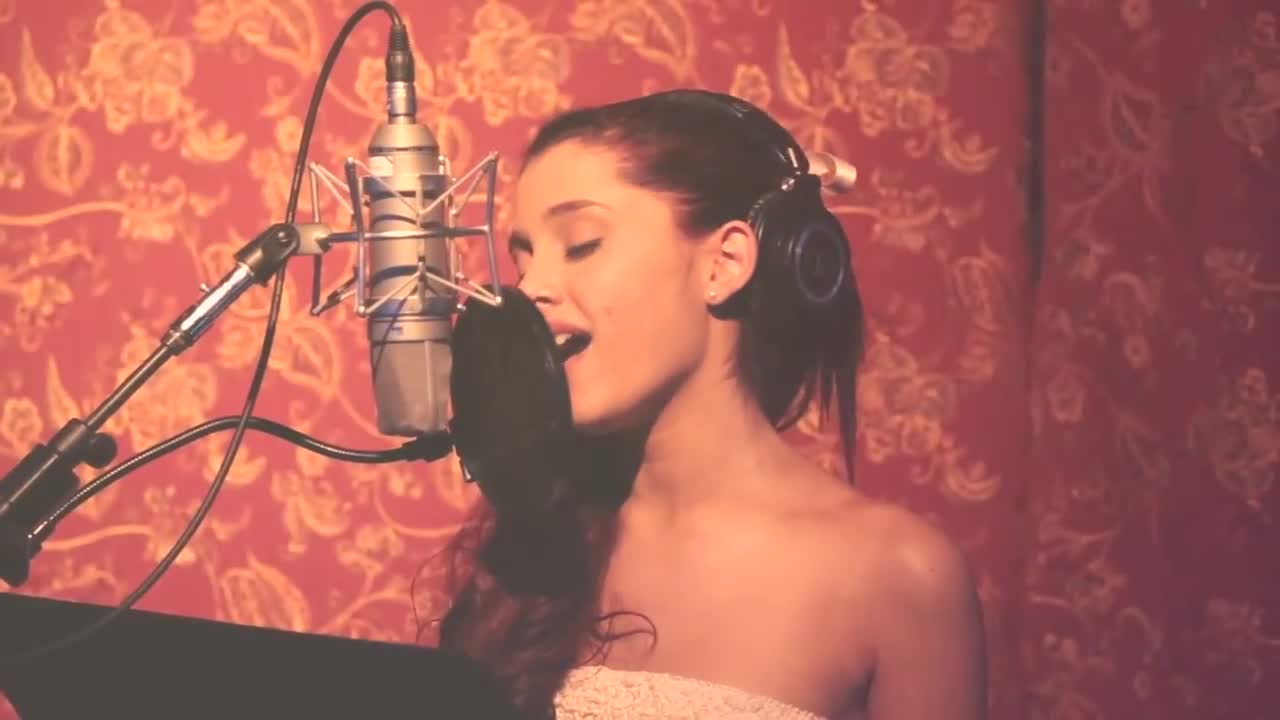 Ariana Grande - Die in Your Arms