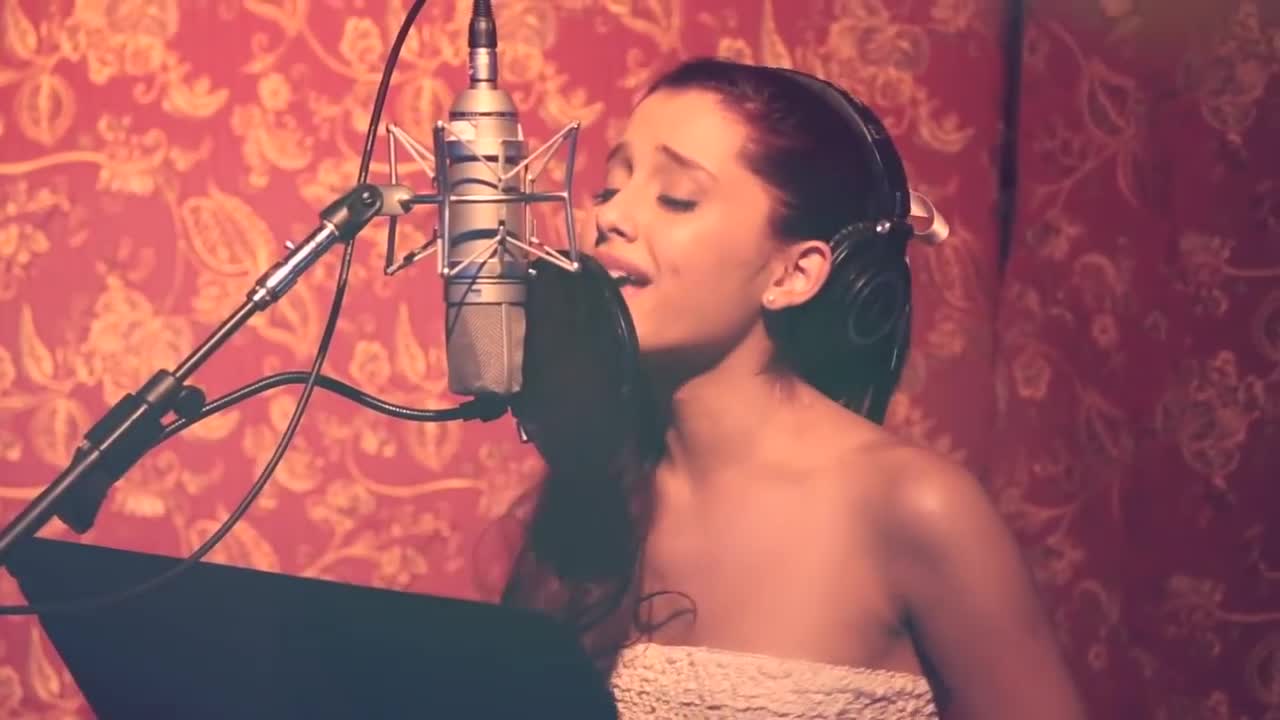 Ariana Grande - Die in Your Arms
