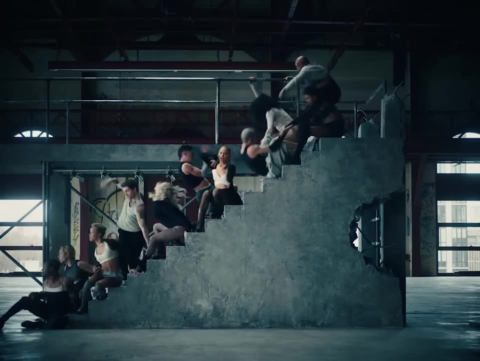 Ariana Grande - yes, and?