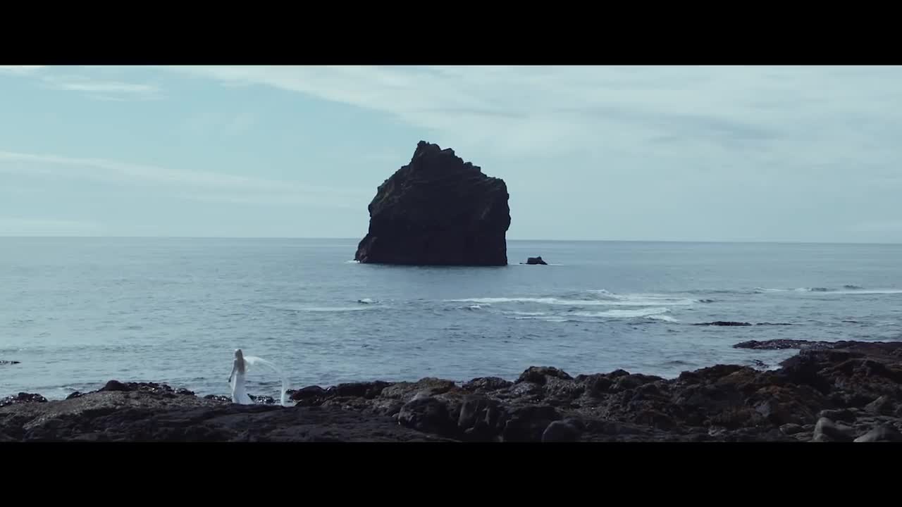 Avril Lavigne - Head Above Water