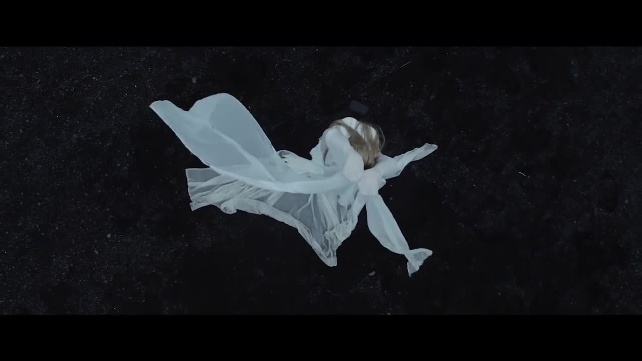 Avril Lavigne - Head Above Water
