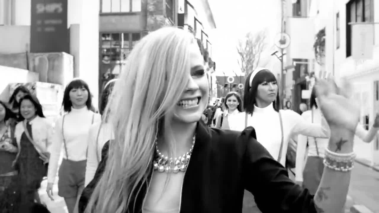 Avril Lavigne - Hello Kitty
