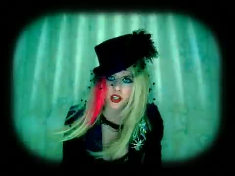 Avril Lavigne - Hot