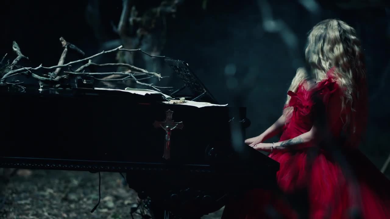 Avril Lavigne - I Fell in Love With the Devil