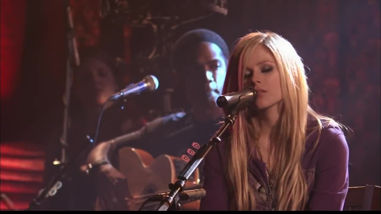 Avril Lavigne - Keep Holding On