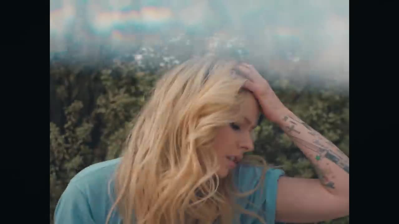 Avril Lavigne - Tell Me It's Over