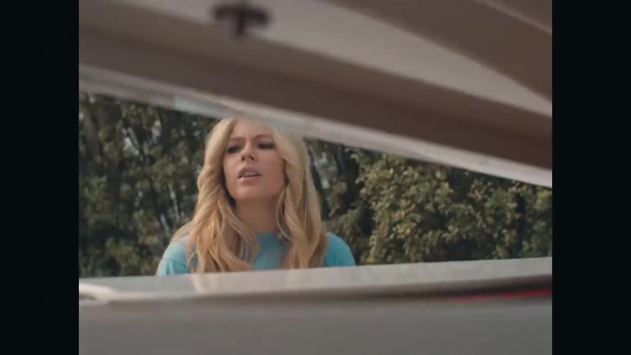 Avril Lavigne - Tell Me It's Over