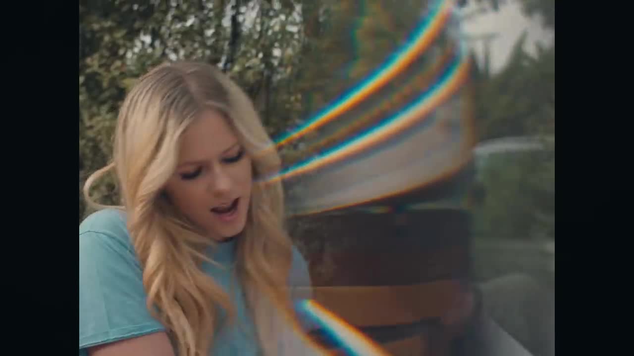 Avril Lavigne - Tell Me It's Over