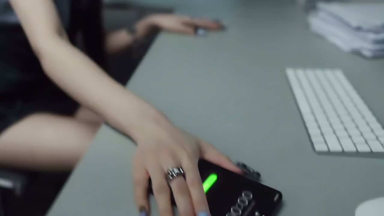 BABYMONSTER - 'SUGAR HONEY ICE TEA' M/V