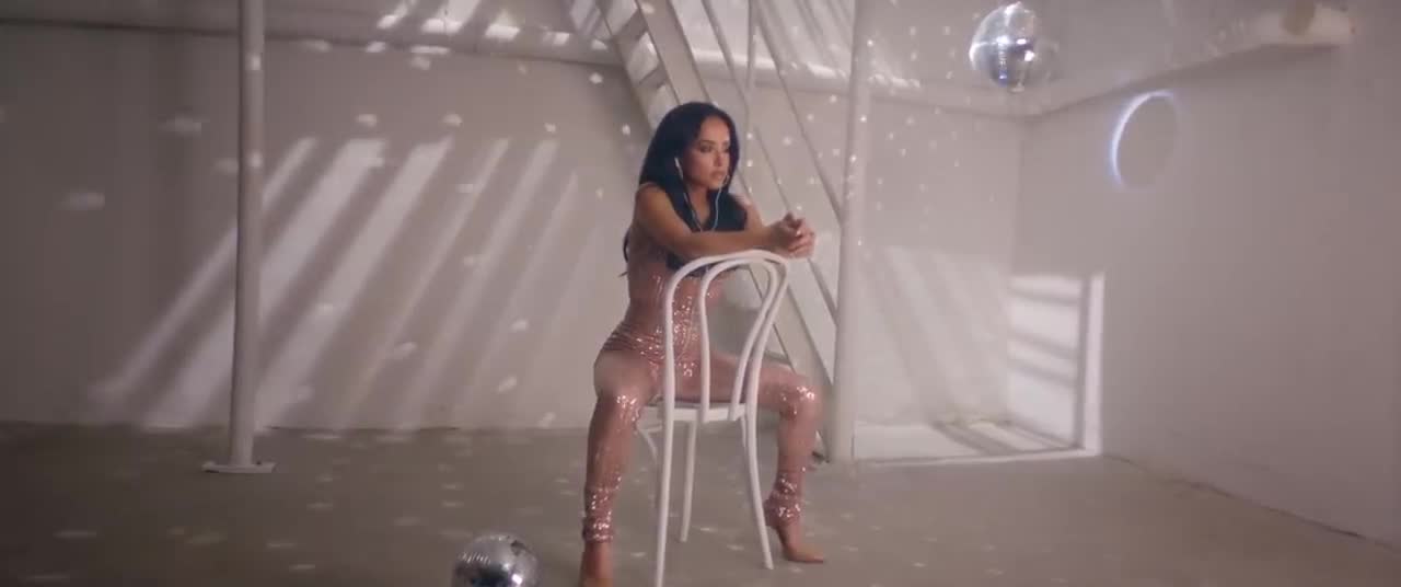 Becky G - En mi contra