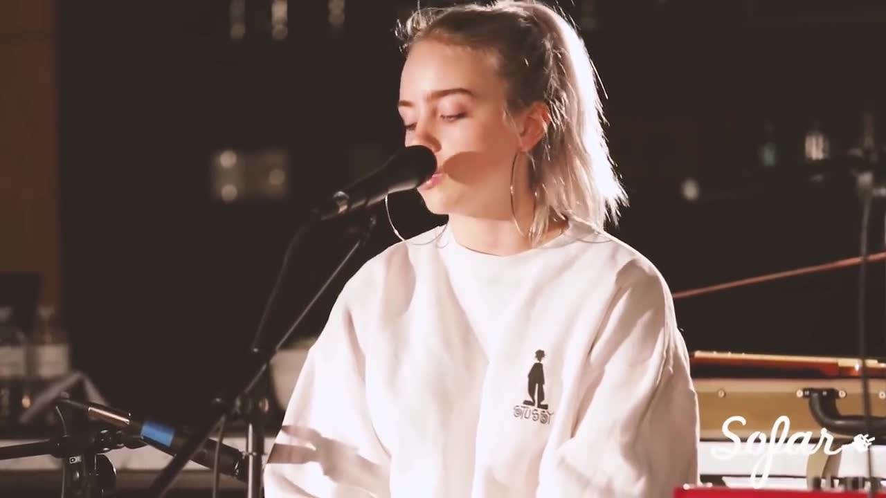 Billie Eilish - Six Feet Under