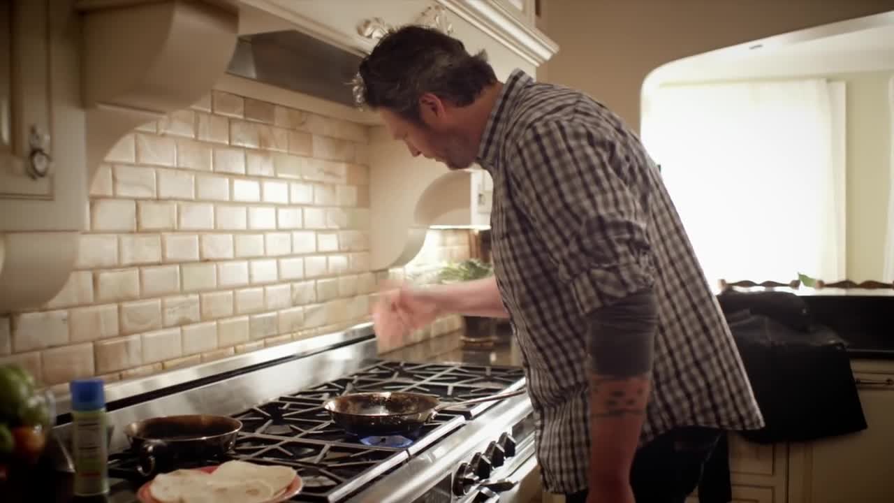 Blake Shelton - Doin' What She Likes