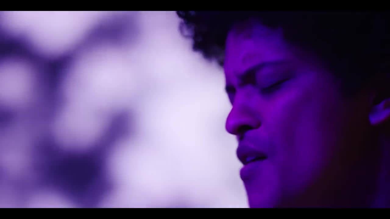 Bruno Mars - Versace on the Floor