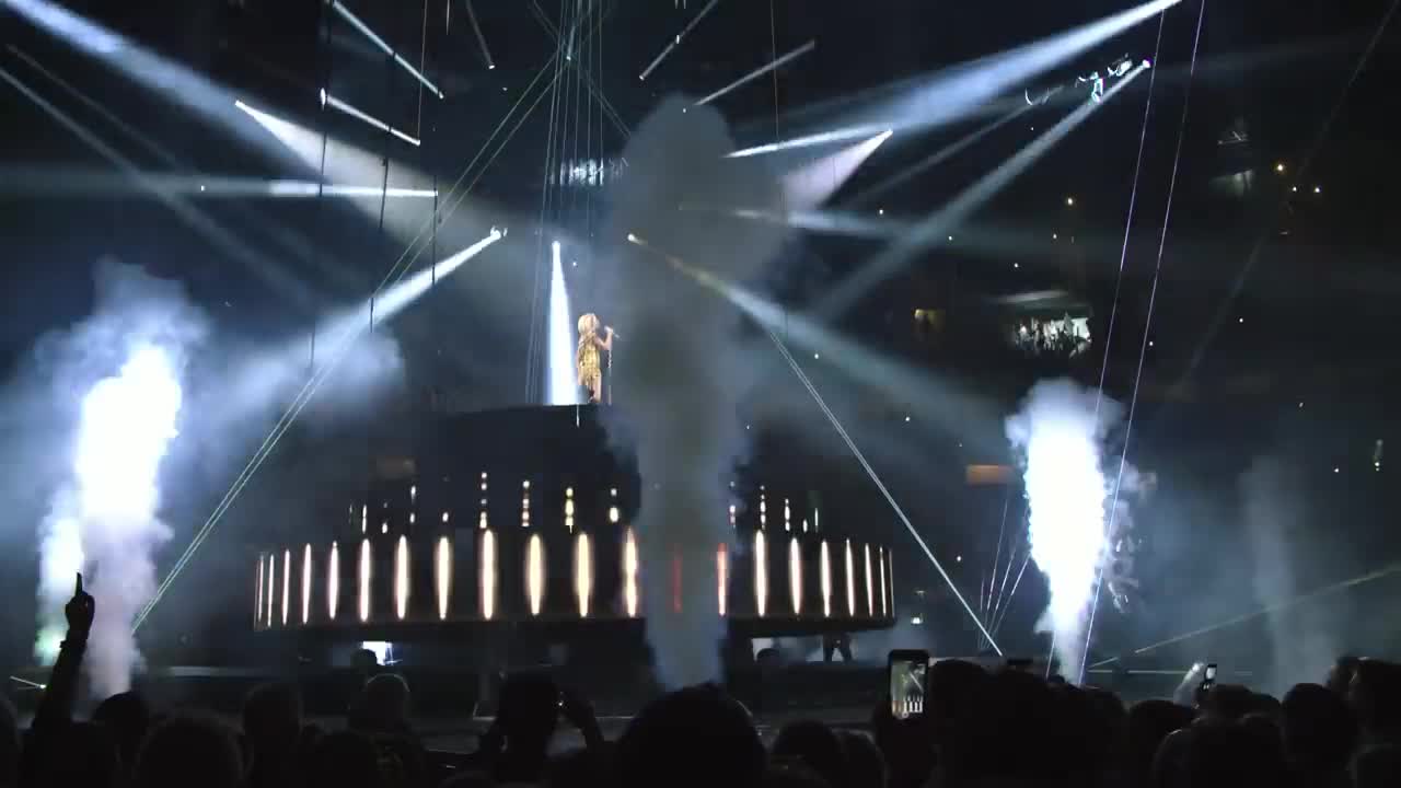 Carrie Underwood - Church Bells