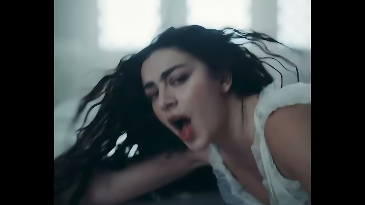 Charli xcx - Chains of Love
