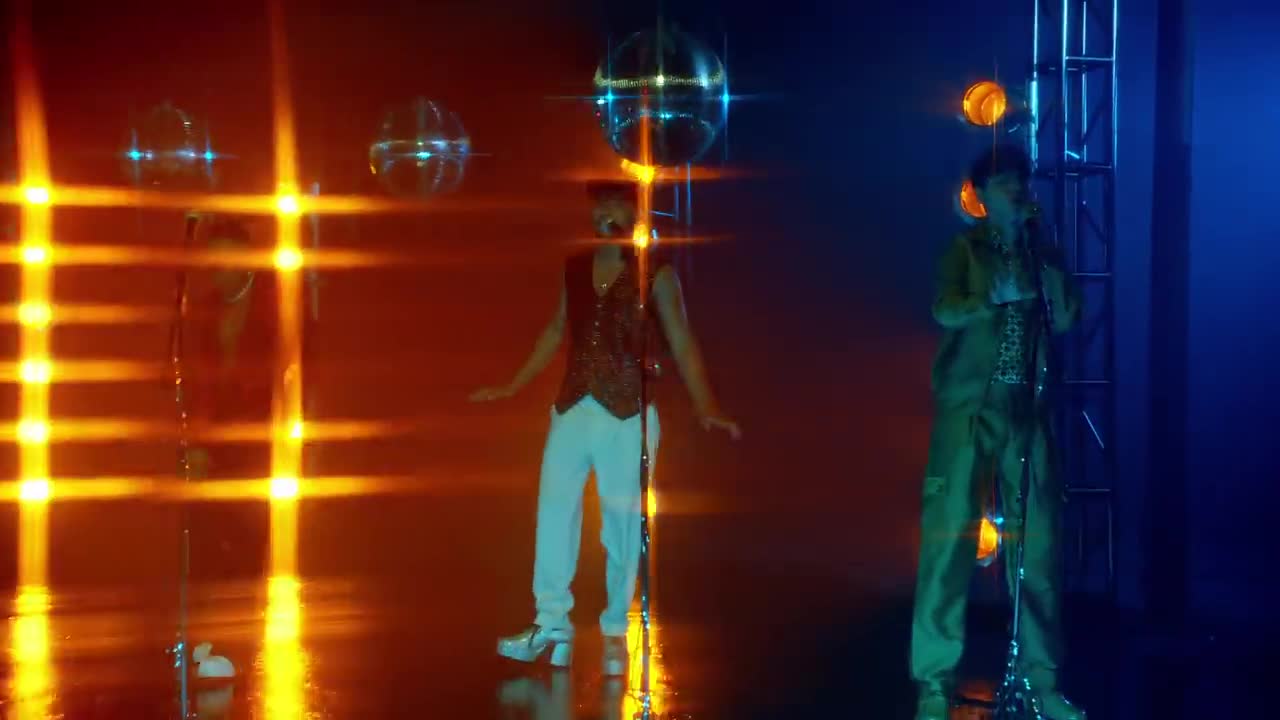 CNCO - Un beso