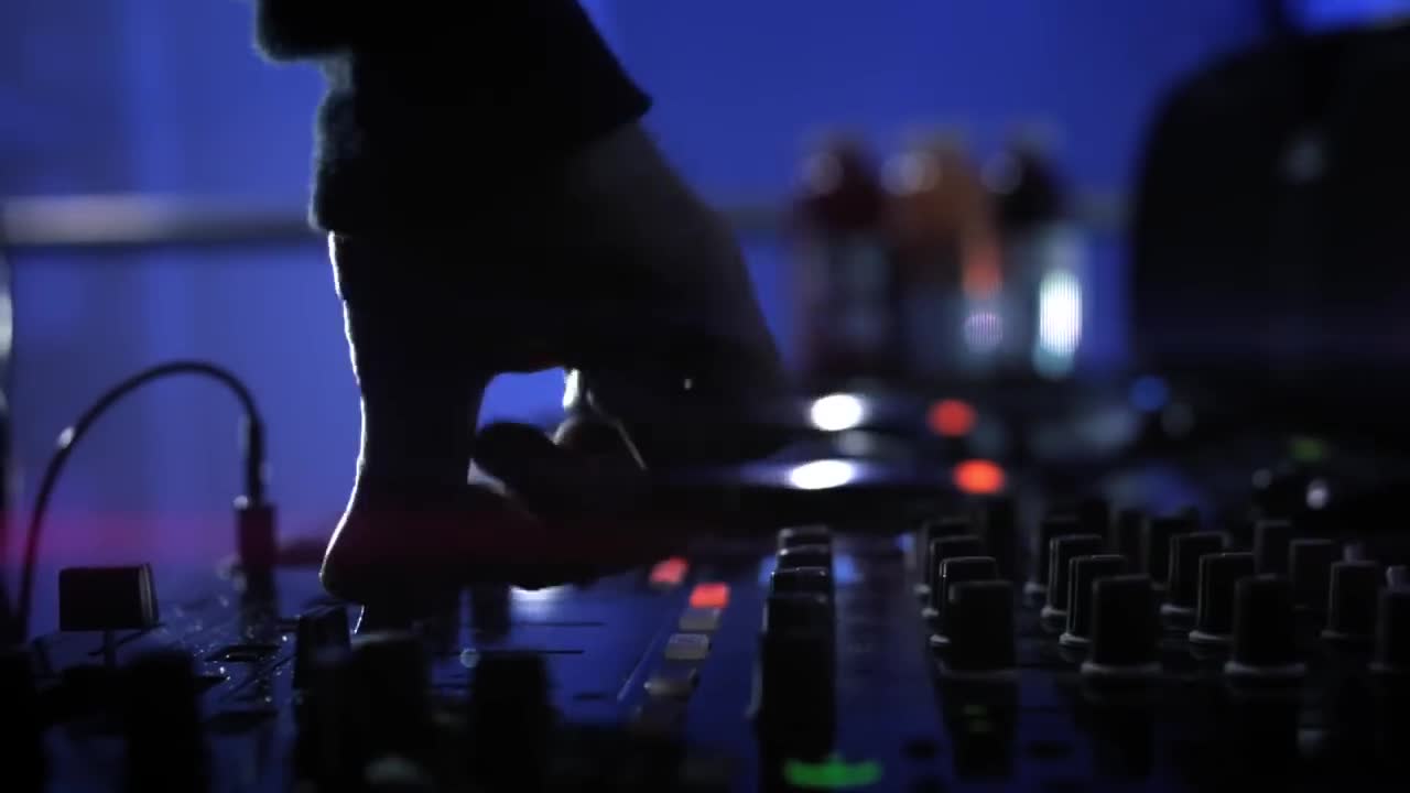 David Guetta - Little Bad Girl (instrumental mix)