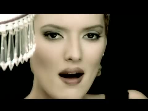 Demet Akalın - Seven Kızın Romanı