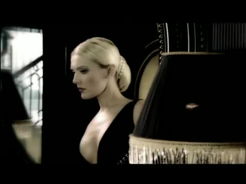 Demet Akalın - Seven Kızın Romanı