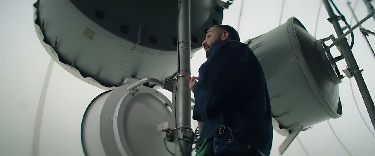 Drake - 2 Hard 4 the Radio