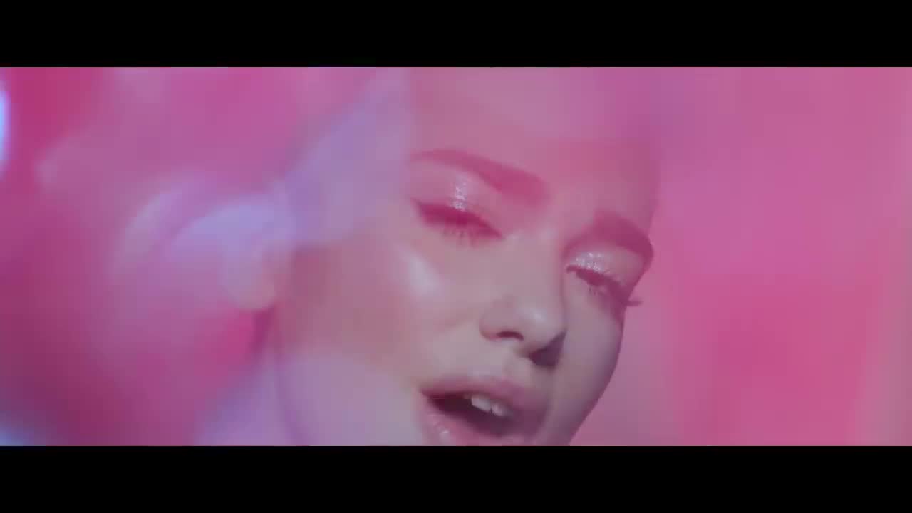 Dua Lipa - Hotter Than Hell
