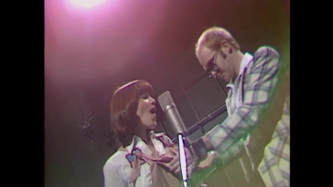 Elton John - Don't Go Breaking My Heart