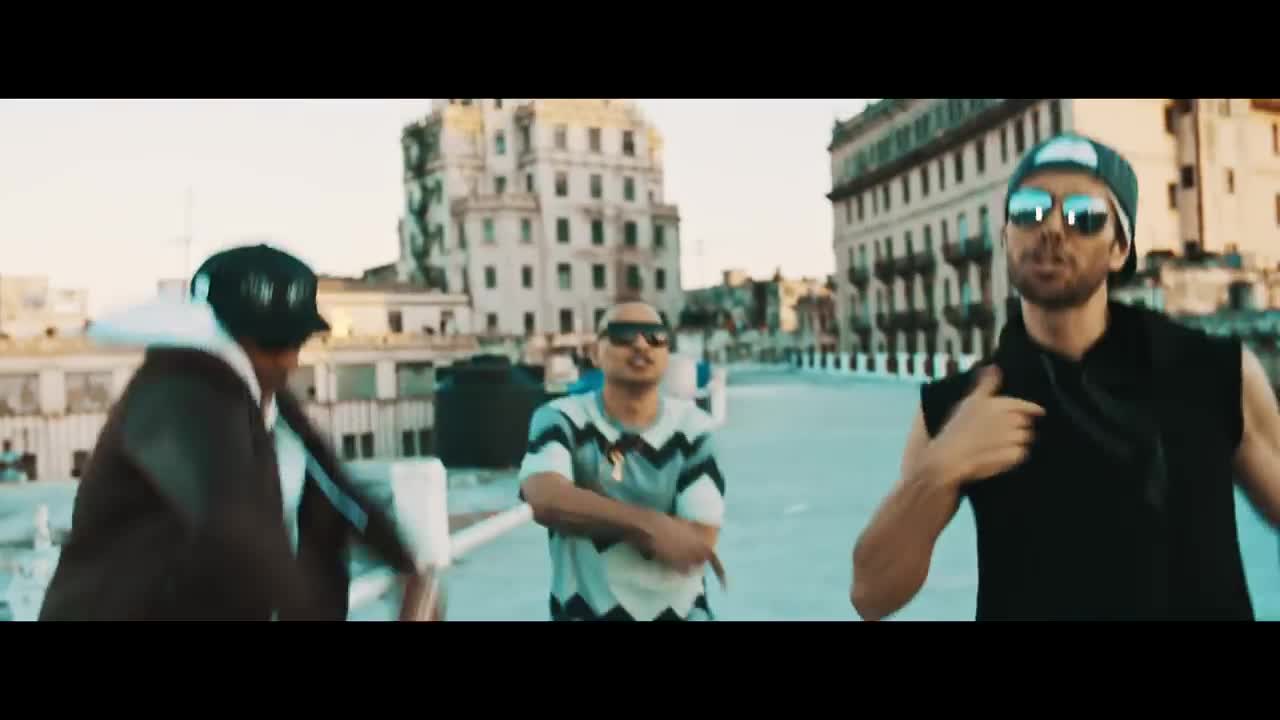 Enrique Iglesias - Súbeme la radio (remix)