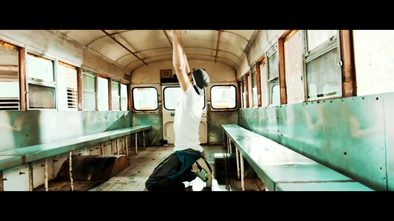 Enrique Iglesias - Súbeme la radio (remix)