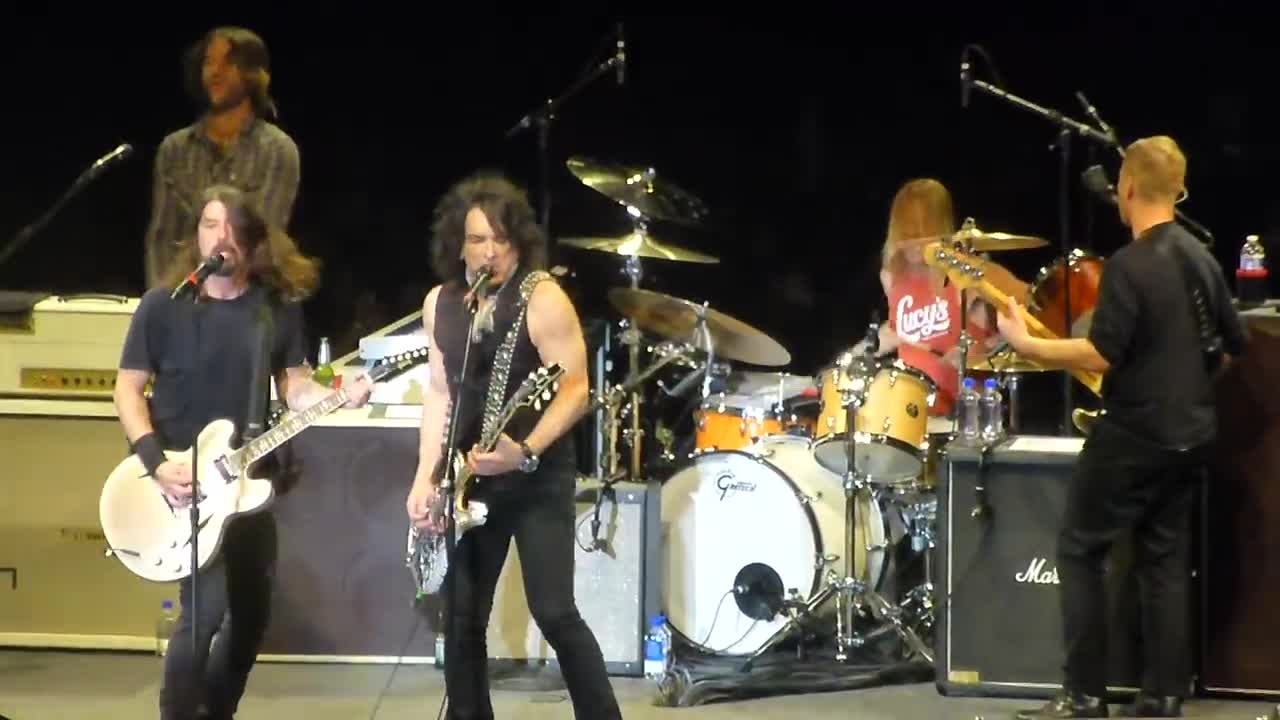 Foo Fighters - Detroit Rock City (Kiss cover)