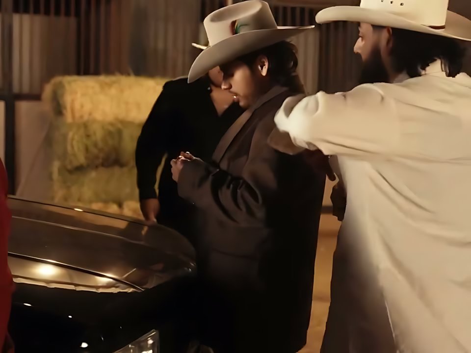 Fuerza Regida - Marlboro Rojo