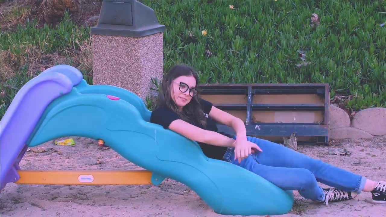 Hailee Steinfeld - Let Me Go