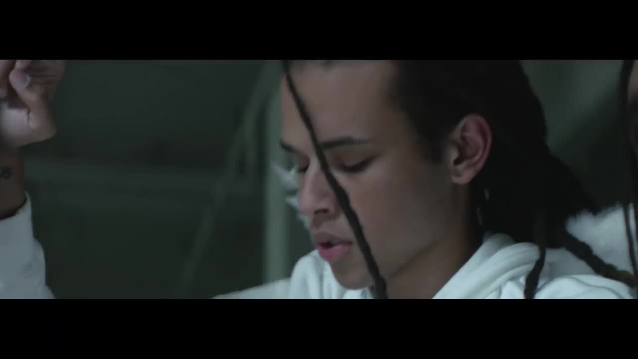 Halsey - Strangers