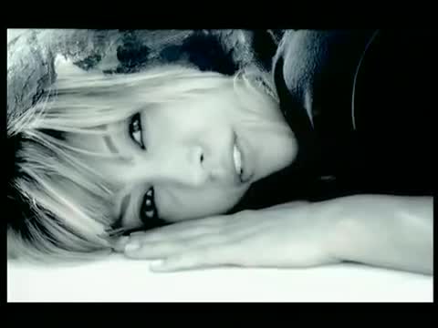Hande Yener - Acı Veriyor