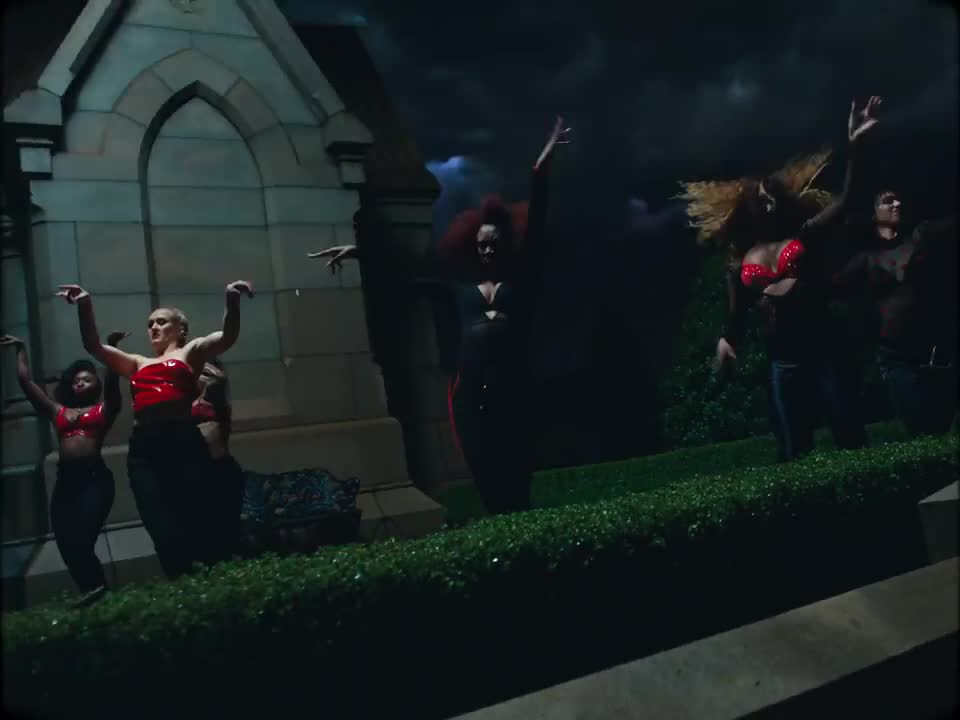 Iggy Azalea - Sally Walker