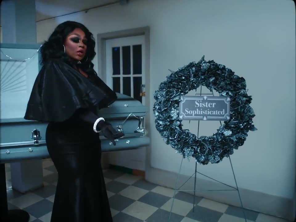 Iggy Azalea - Sally Walker