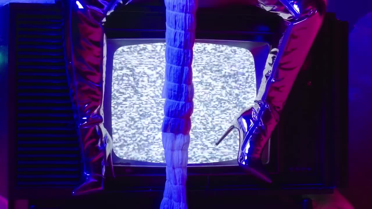 Iggy Azalea - Savior (feat. Verse Simmonds)