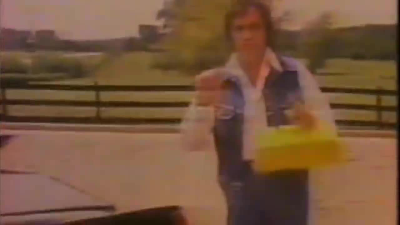 Johnny Cash - One Piece at a Time