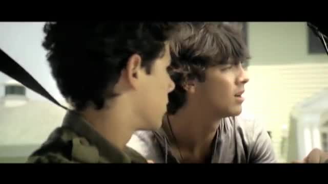 Jonas Brothers - Paranoid
