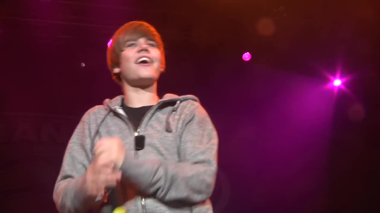 Justin Bieber - Love Me