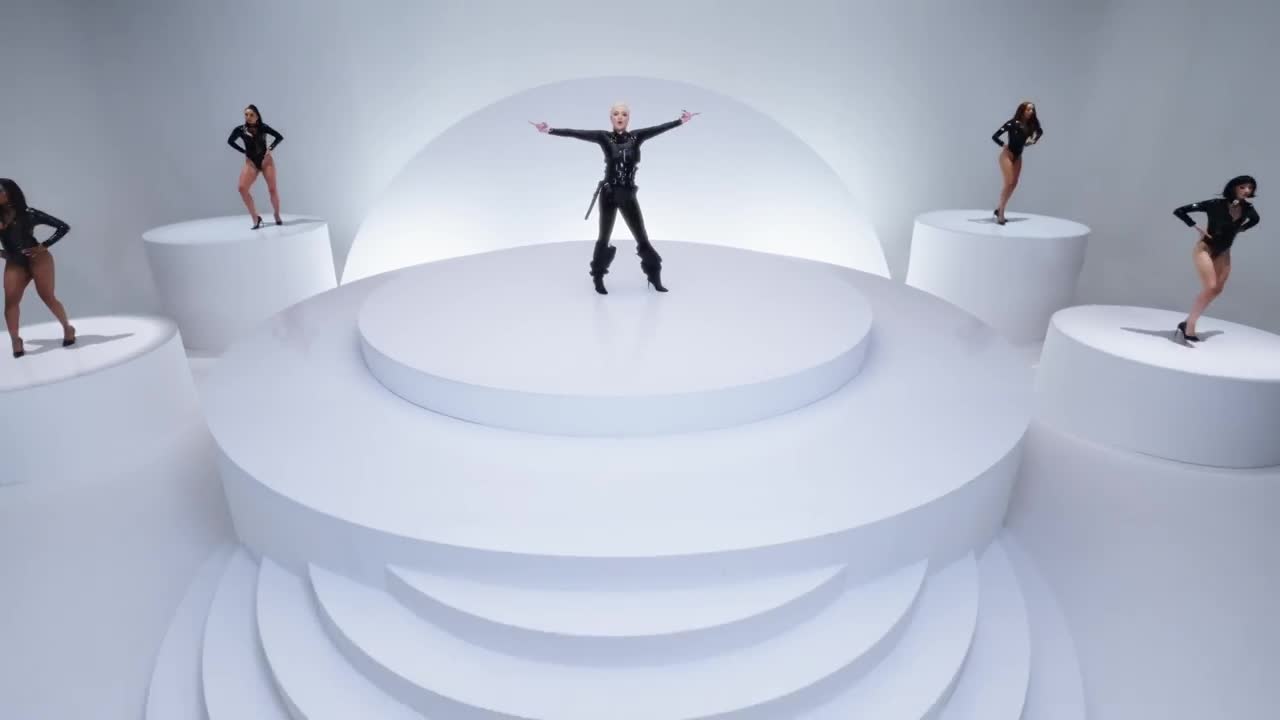 Kim Petras - Alone