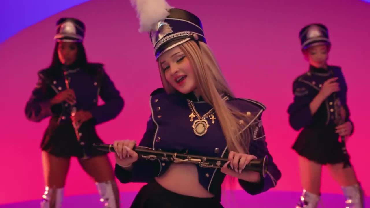 Kim Petras - Alone