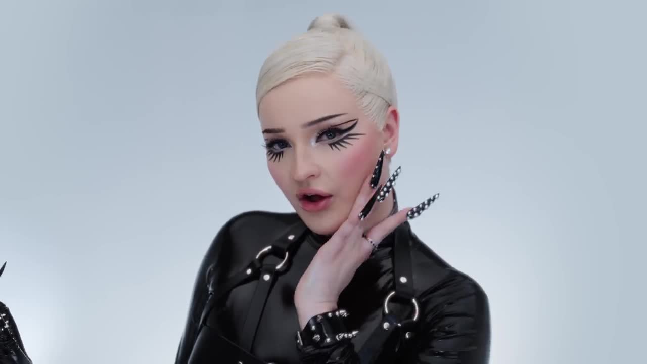 Kim Petras - Alone
