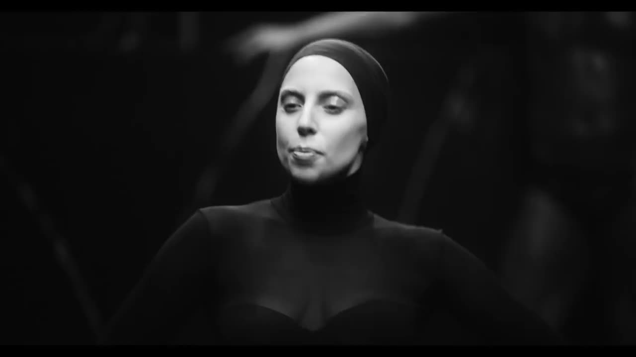 Lady Gaga - Applause