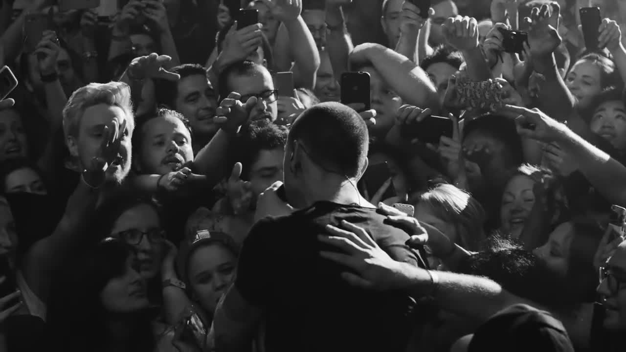 Linkin Park - Crawling (One More Light Live)