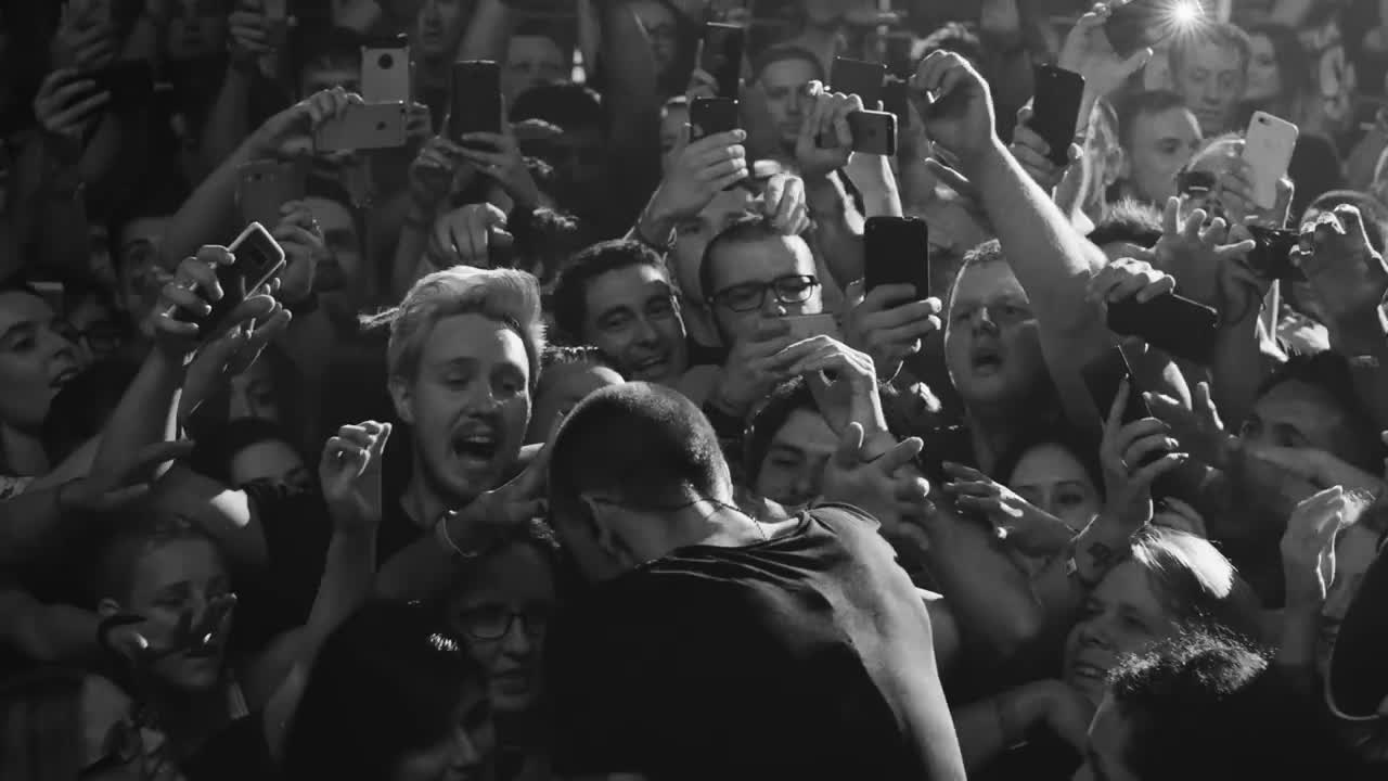 Linkin Park - Crawling (One More Light Live)