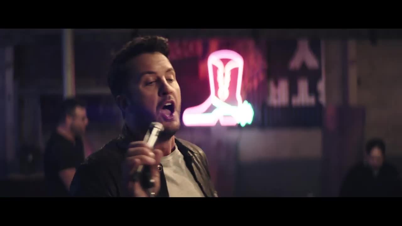 Luke Bryan - Knockin’ Boots