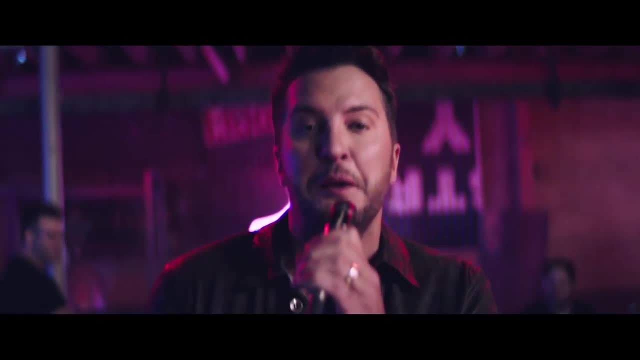 Luke Bryan - Knockin’ Boots